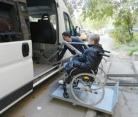 Погрузка в авто на кресле коляске
